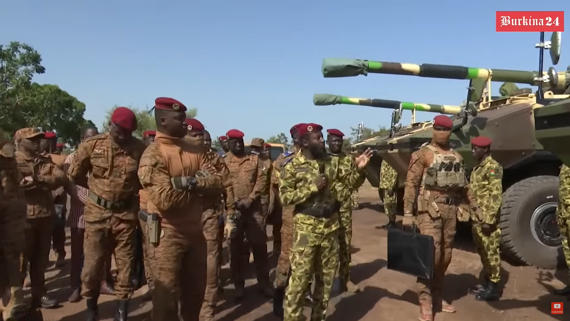 El nuevo material militar chino fue presentado en Burkina Faso