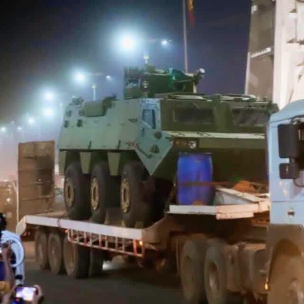 La llegada de material militar chino a Mali no cesa