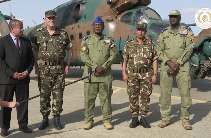 La ofensiva diplomática de Argelia en el Sahel se salda en Níger con una donación de helicópteros
